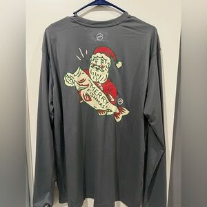 Magellan Outdoors Gray Long Sleeve Shirt with Santa and Fish Graphic